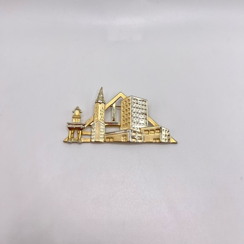 Vintage AJC Chicago Skyline Gold Tone Brooch 3D Cityscape Pin